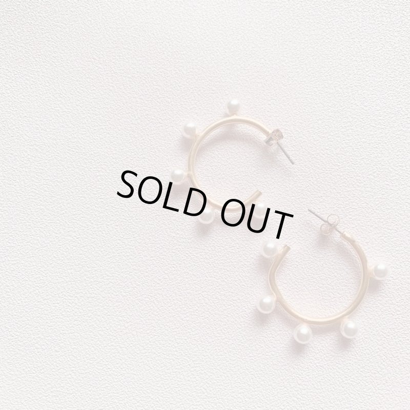 画像1: デザイン5粒パールピアス (1)