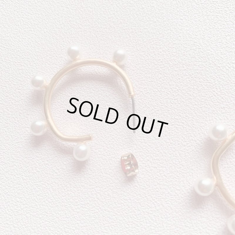 画像2: デザイン5粒パールピアス (2)