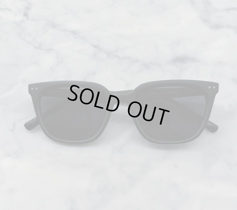 画像1: Matte Black Basic Sunglasses (1)