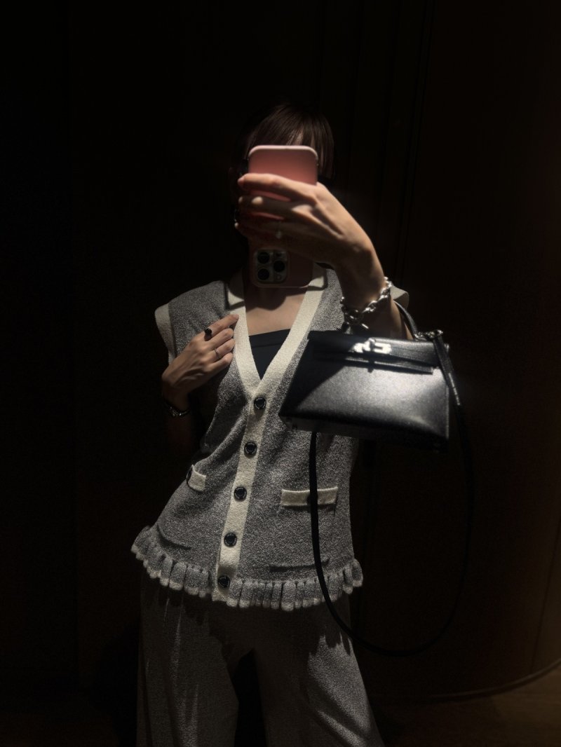 画像2: Bouclé Contrast Vest